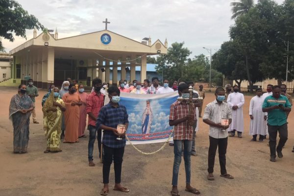 poondi-madha-flag-hoisting-001