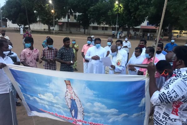 poondi-madha-flag-hoisting-003