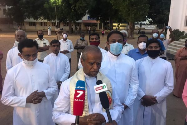 poondi-madha-flag-hoisting-005