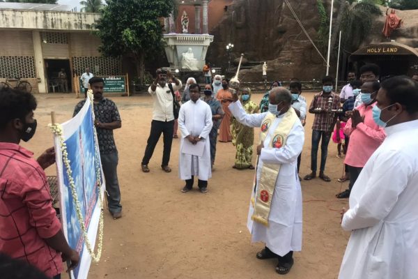 poondi-madha-flag-hoisting-02